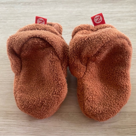 6 months chocolate Zutano booties - Picture 3 of 5